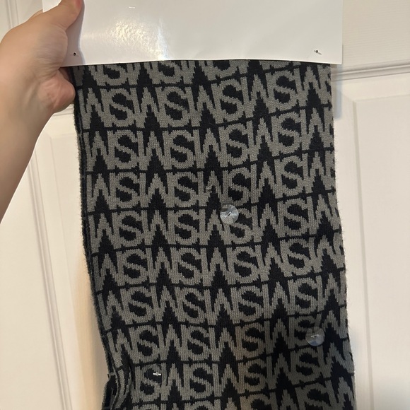 Steve Madden scarf & hat set - Picture 2 of 2